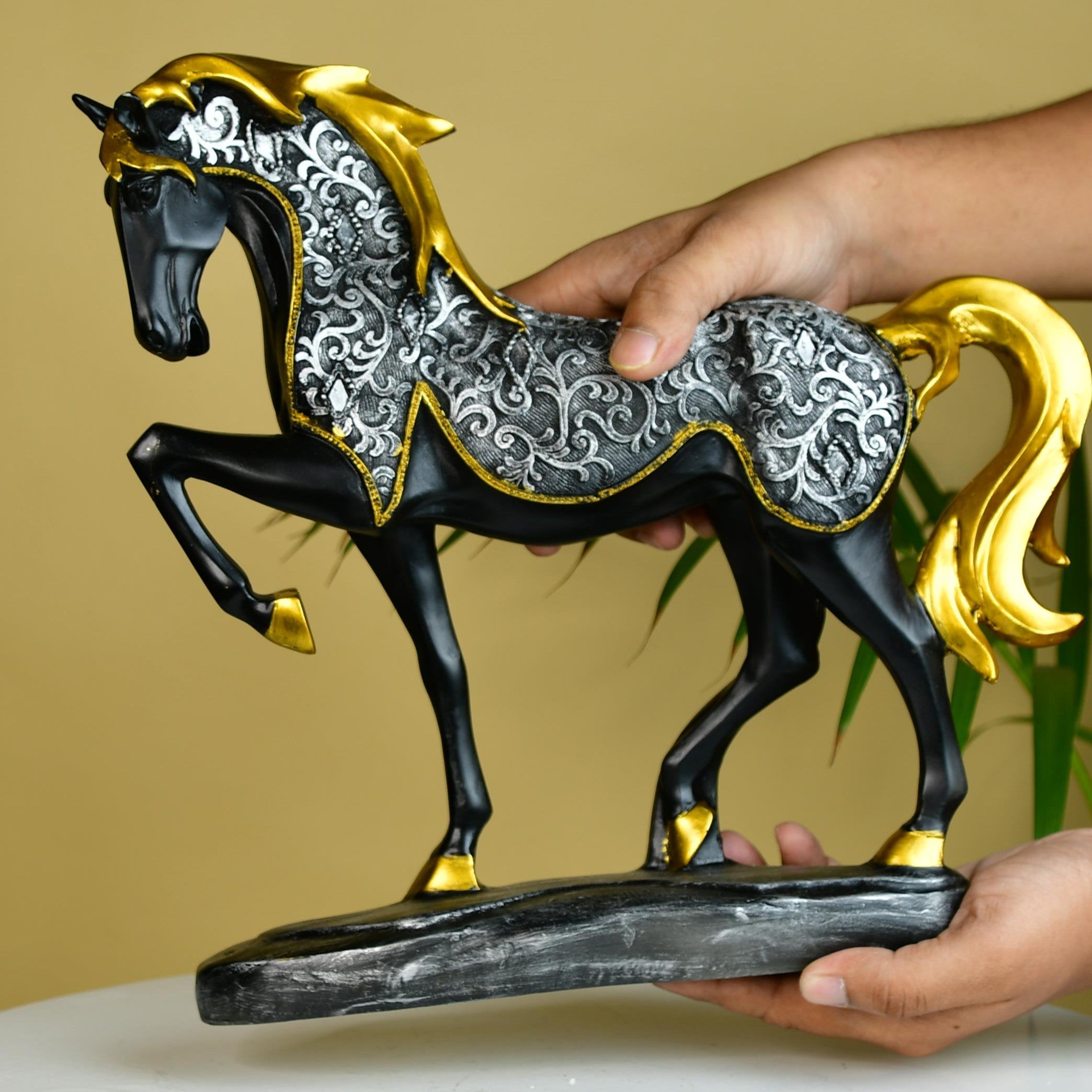 Sowpeace Resin Stallion Showpiece