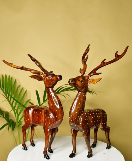 Artisan Wooden Deer Set: Exquisite Home Decor